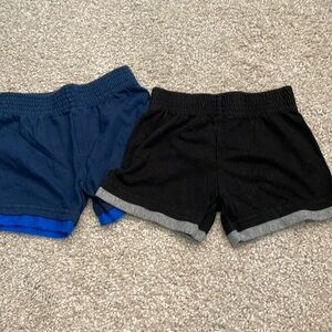 Garanimals set of 2 shorts. 12 months.